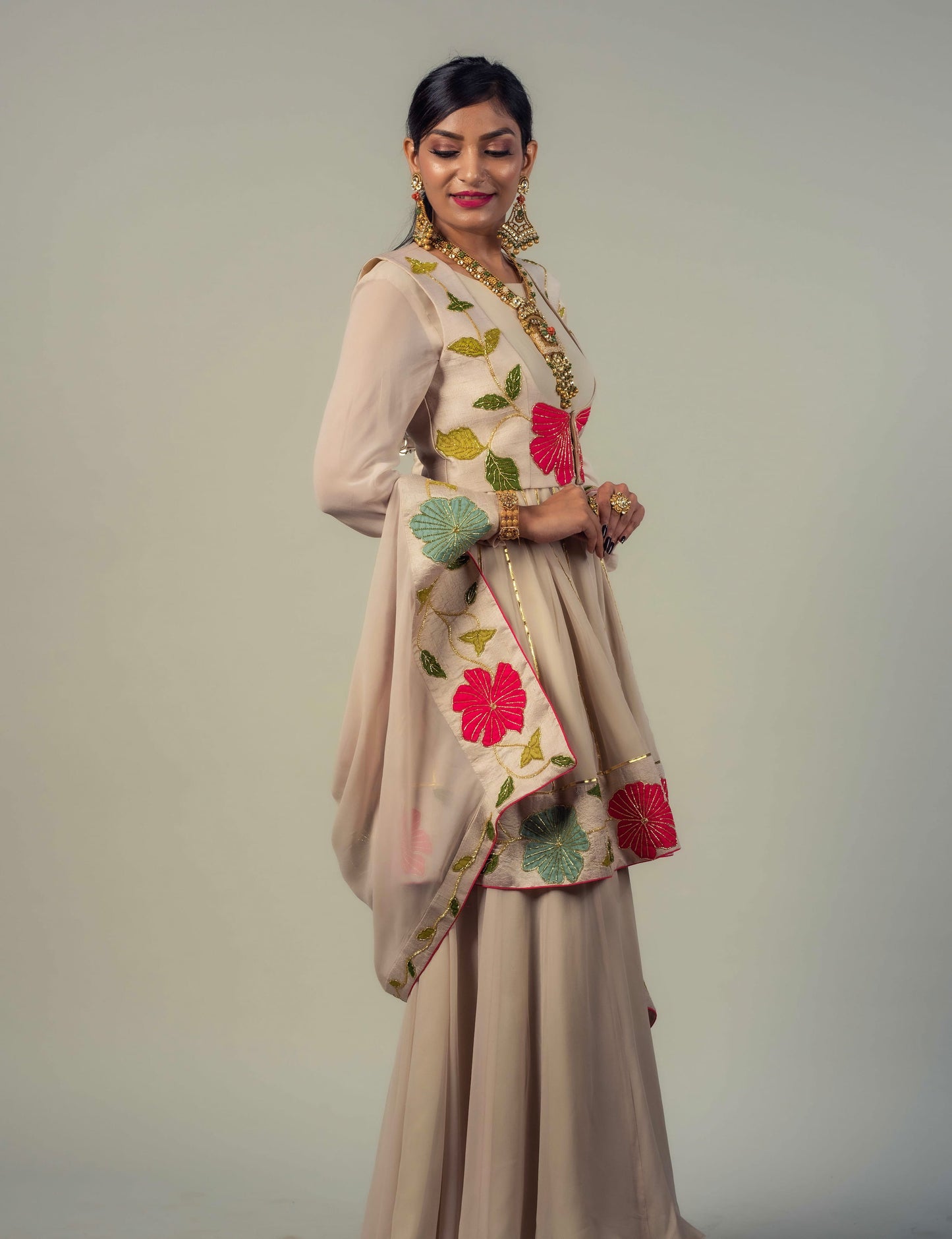 Sharara Set With Floral Applique Motifs
