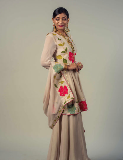 Sharara Set With Floral Applique Motifs