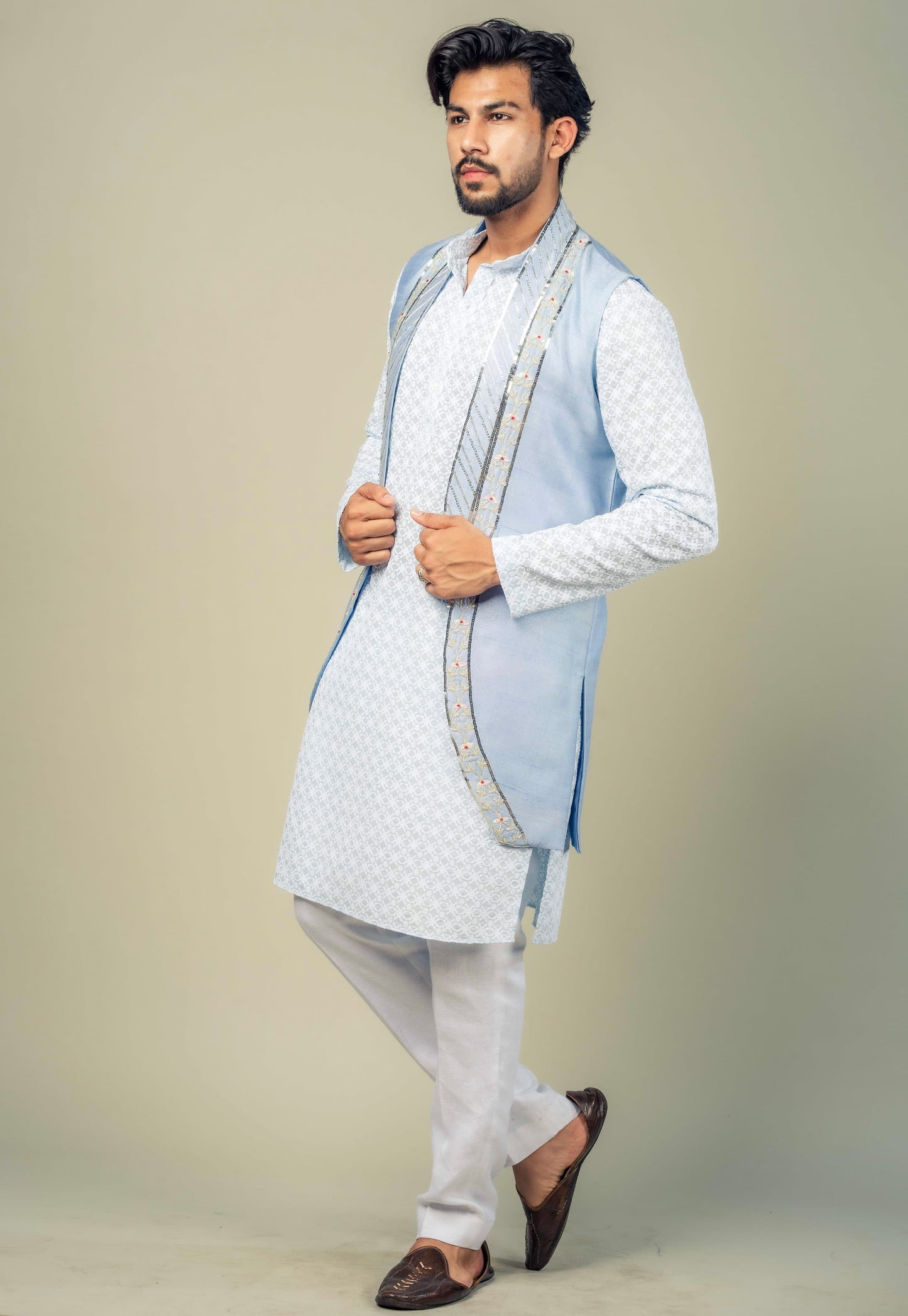 Luckhnowi Kurta And Raw Silk Jacket